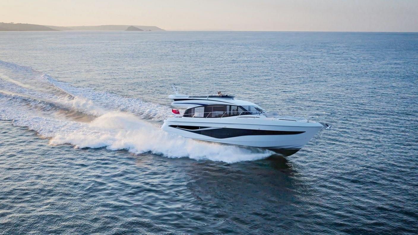 Yacht Sérénité — flybridge 62 pieds